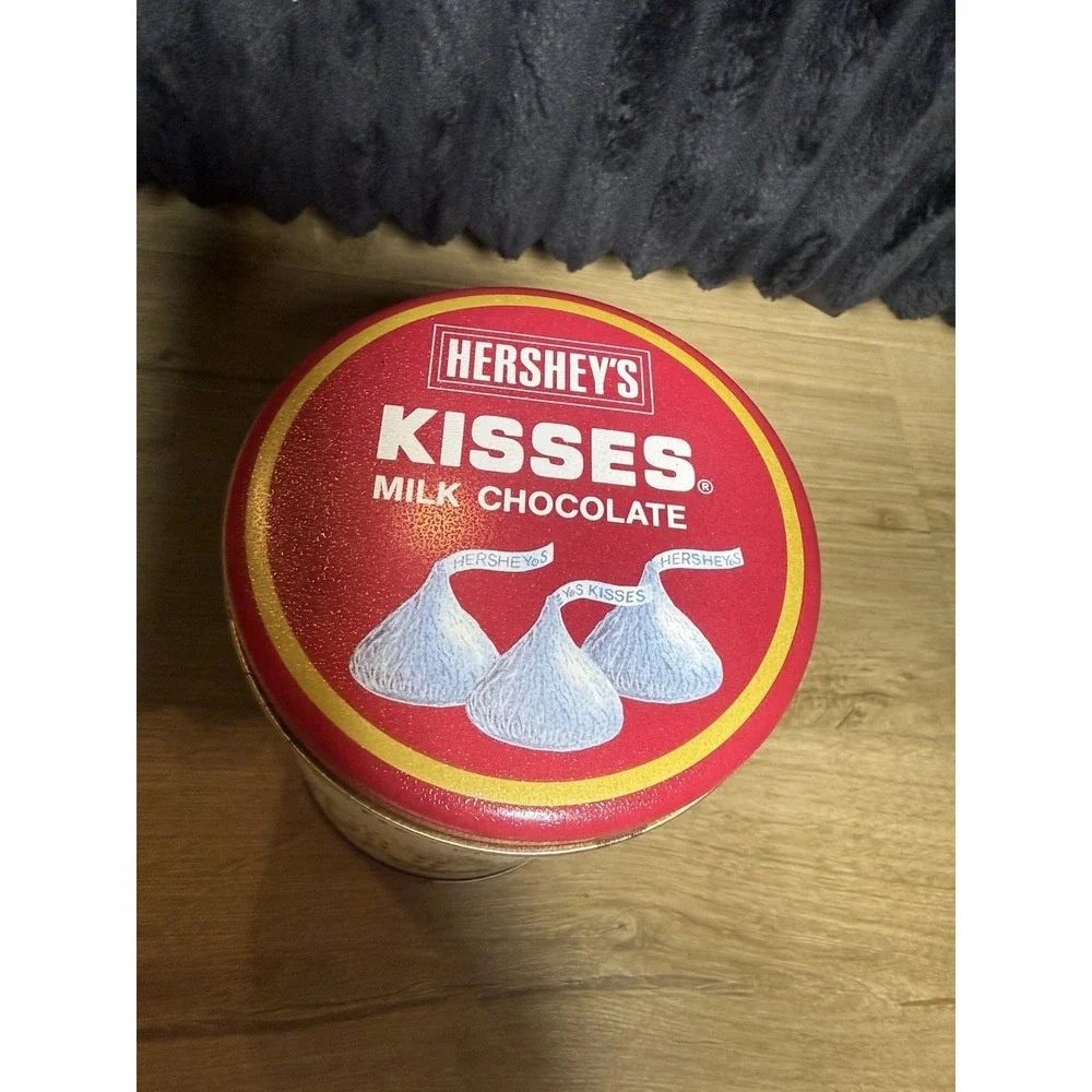 Hershey's Chocolate Kisses Tin Can ' HomeTown Series' ‎ 1990 Beautiful